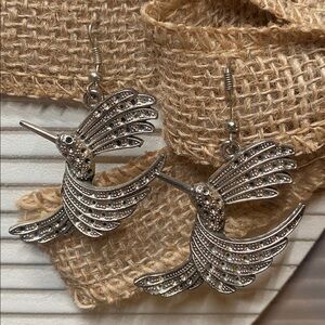 🦋3 for $33 🦋Silver Tone Hummingbird Earrings Sweet Gift 🎁
